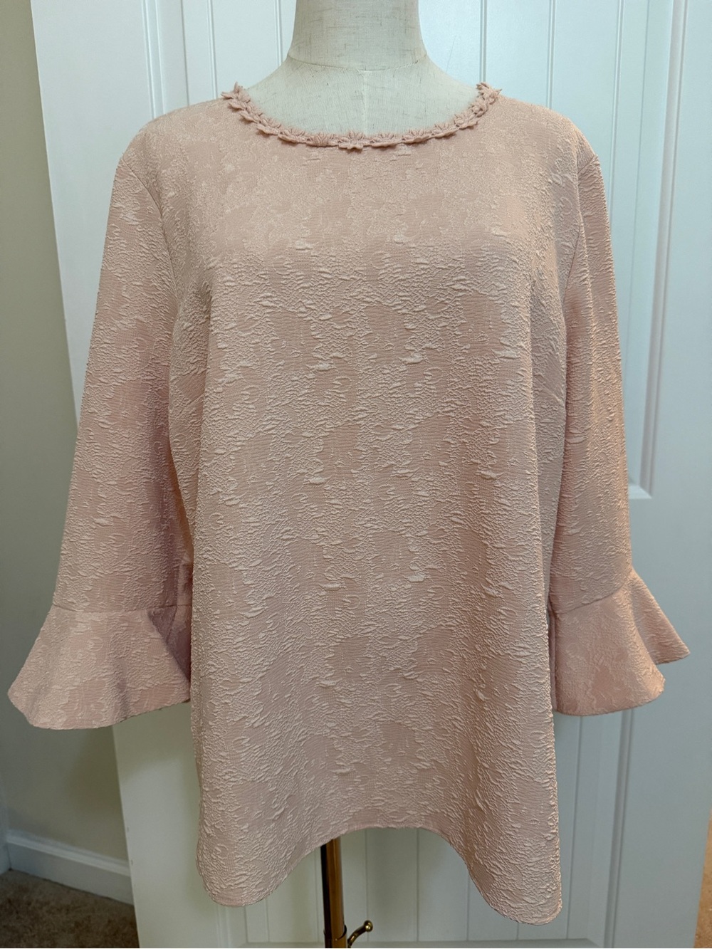 Karl Lagerfeld Blush Pink Textured Bell-Sleeve Top w/embroidered flowers XL